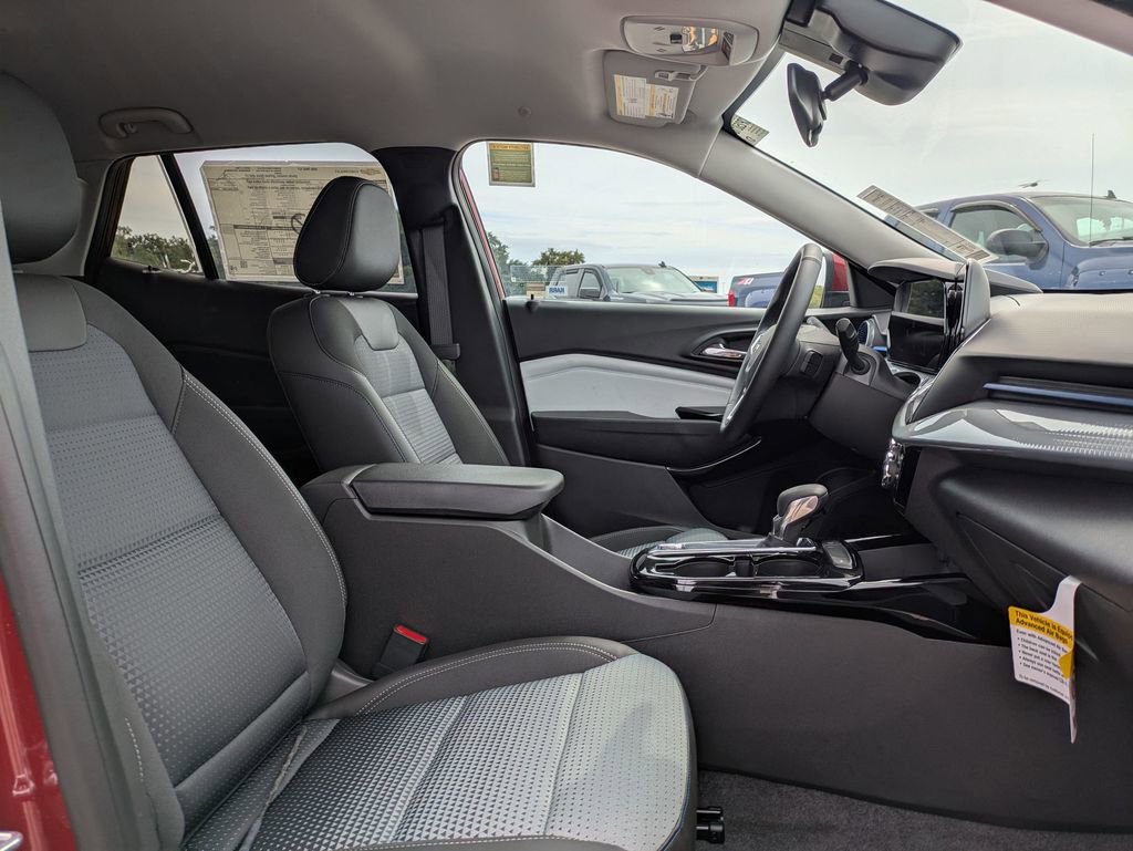 2025 Chevrolet Trax LT photo 26