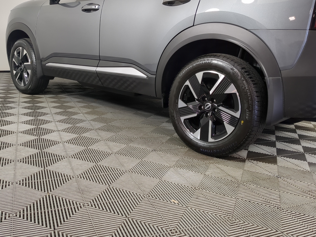 2025 Nissan Kicks SV photo 3