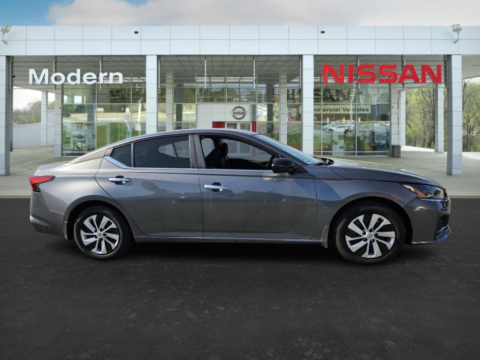 2025 Nissan Altima S photo 3