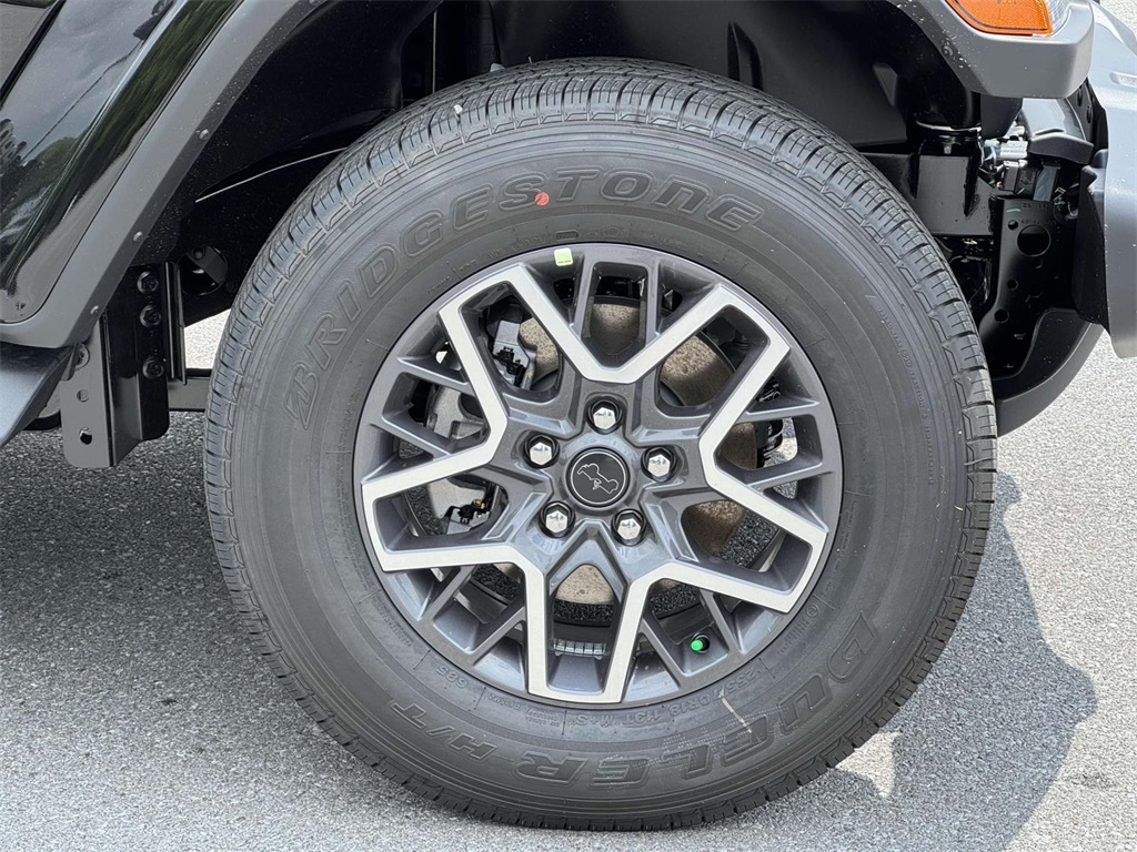 2025 Jeep Wrangler Sahara photo 11