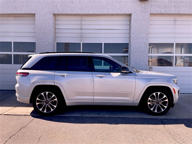 2024 Jeep Grand Cherokee Overland's photo