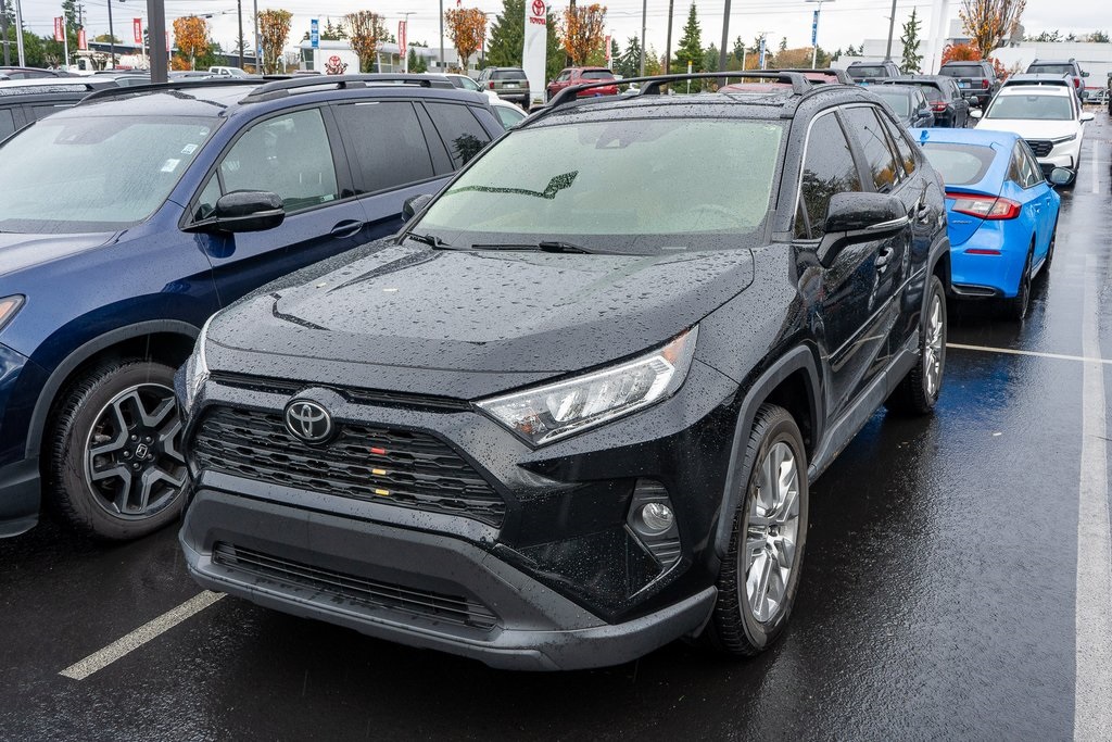 2020 Toyota RAV4 XLE Premium photo 3