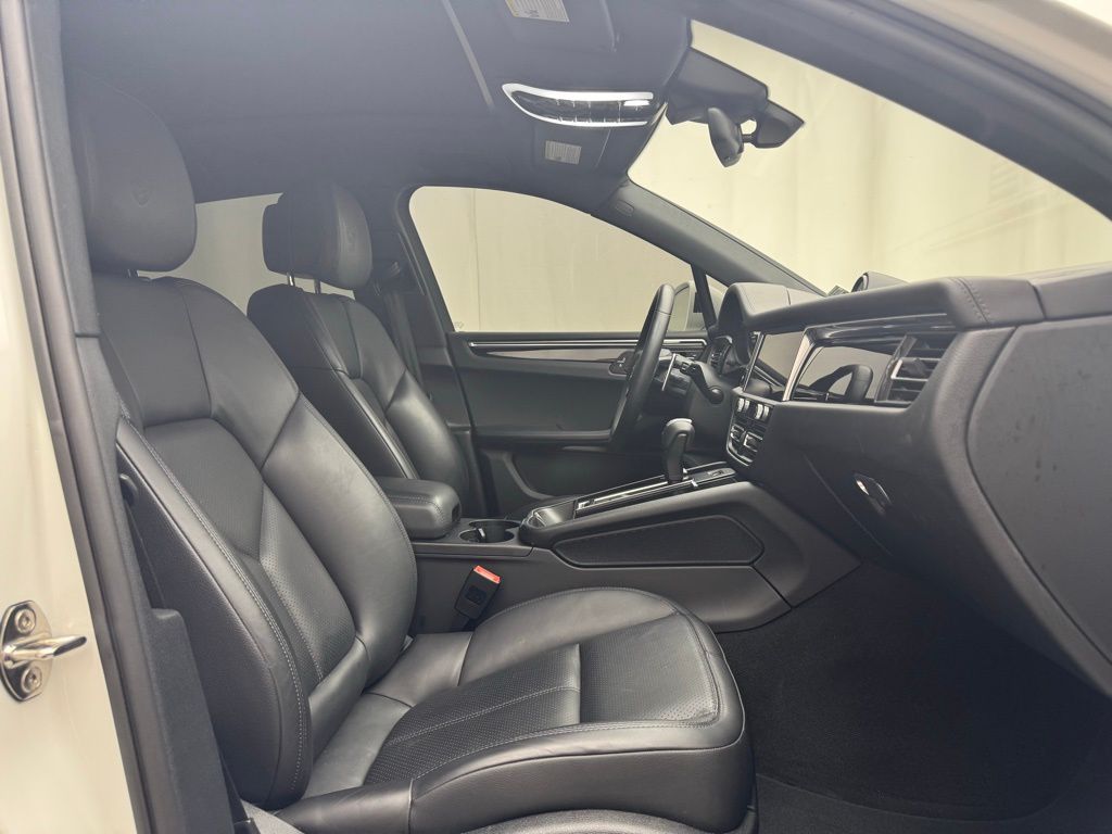 2022 Porsche Macan Base photo 20