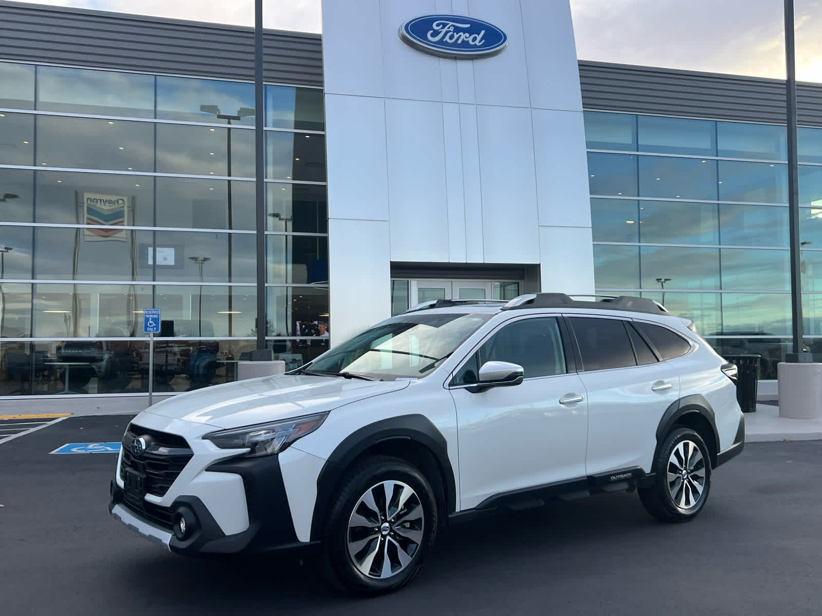 2024 Subaru Outback Touring's photo