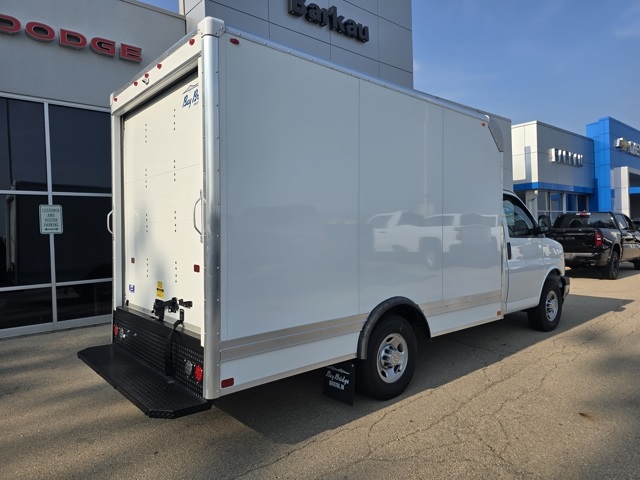 2025 Chevrolet Express 3500 Work Van photo 4