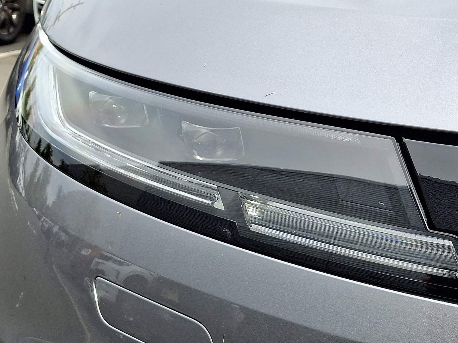 2025 Land Rover Range Rover Sport P400 Dynamic SE photo 6