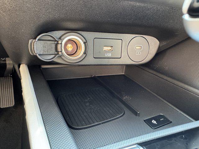 2025 Hyundai Elantra Limited photo 32