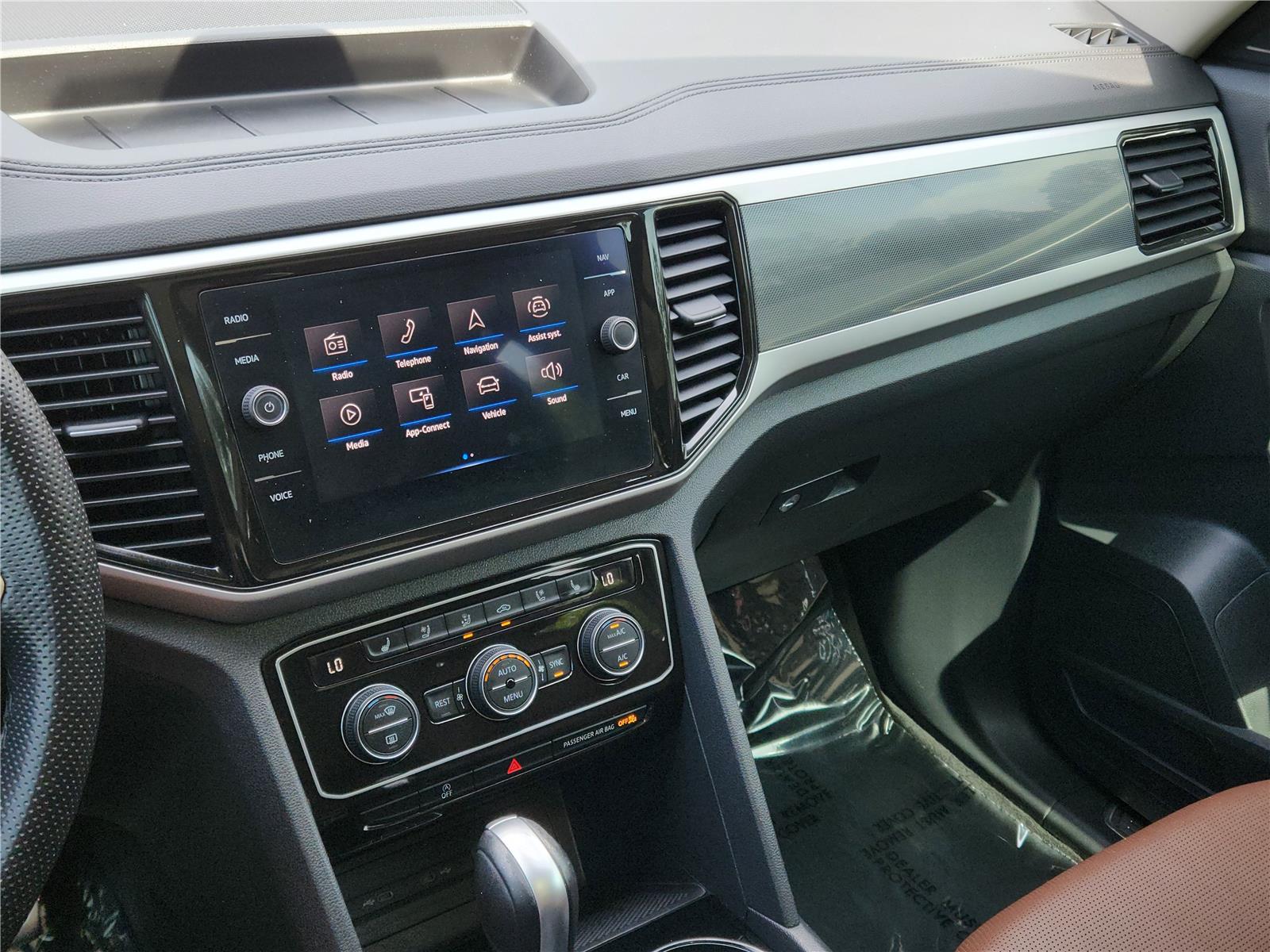 2022 Volkswagen Atlas V6 SEL Premium R-Line photo 16