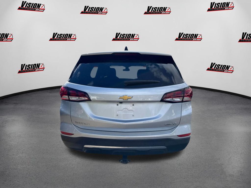 2022 Chevrolet Equinox LT photo 2