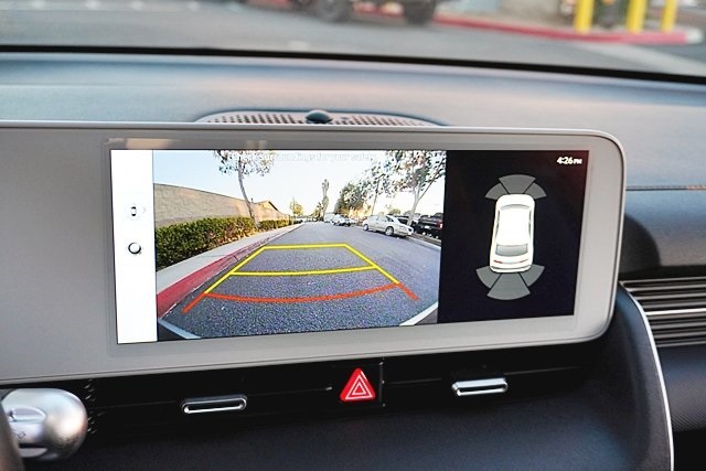 Used 2023 Gray Hyundai SEL image 24