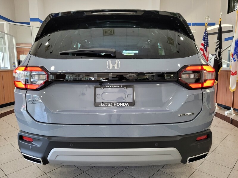 2025 Honda Pilot Touring photo 3