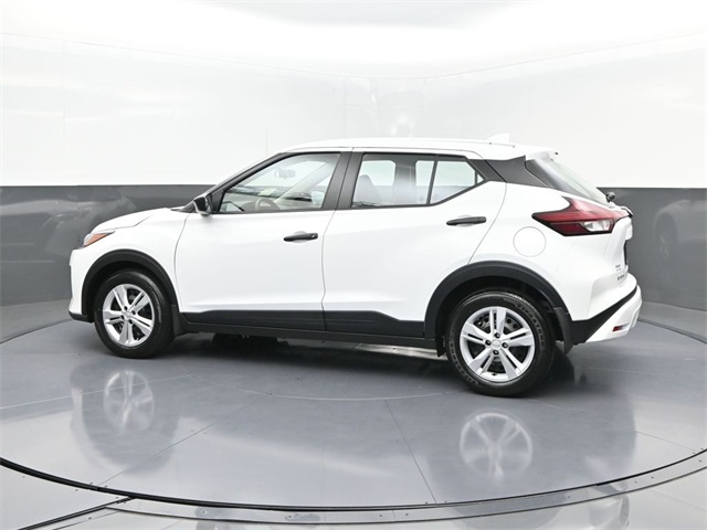 2025 Nissan Kicks Play S photo 3