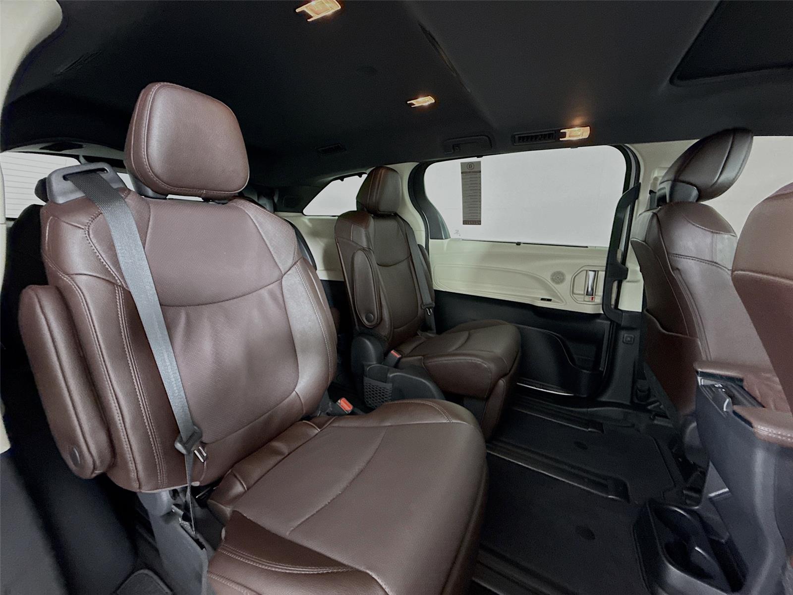 2023 Toyota Sienna Platinum photo 37