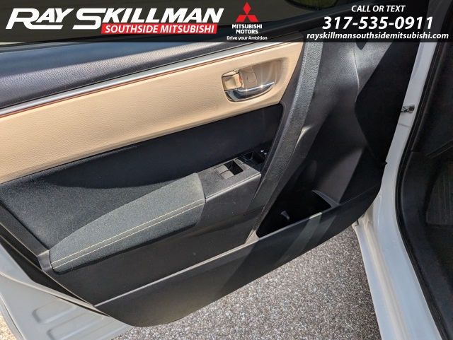 2014 Toyota Corolla LE photo 12