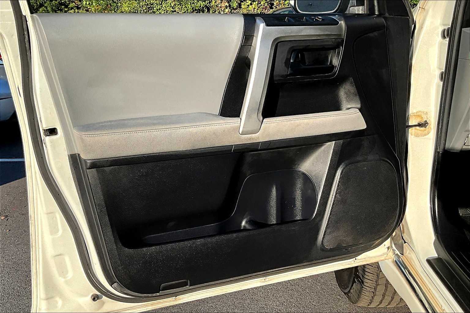 2012 Toyota 4Runner SR5 photo 19