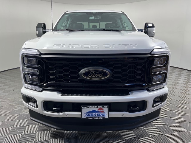 2025 Ford F-250 Lariat photo 2