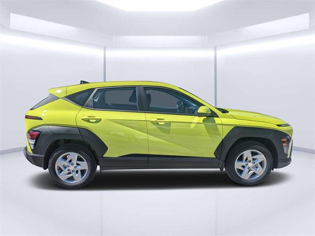 2026 Hyundai Kona SE photo 2