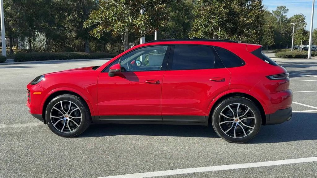 2025 Porsche Cayenne Base photo 5