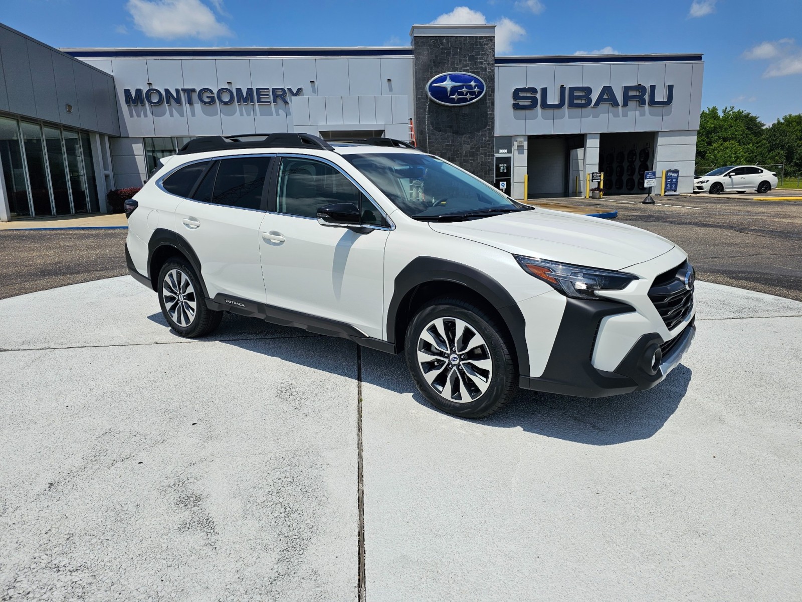 2025 Subaru Outback Limited's photo