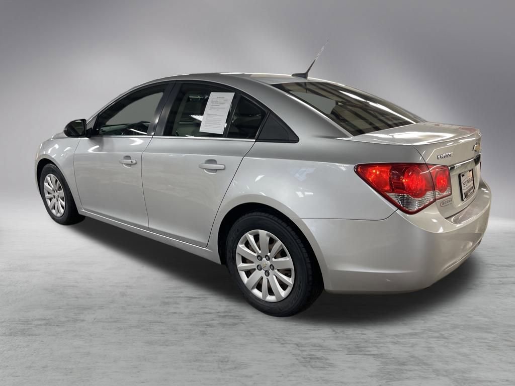 2011 Chevrolet Cruze LS photo 3