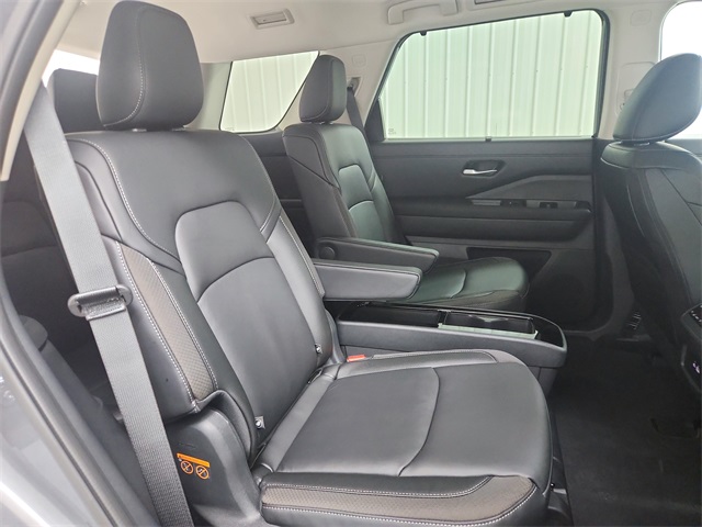 2025 Nissan Pathfinder SL photo 40