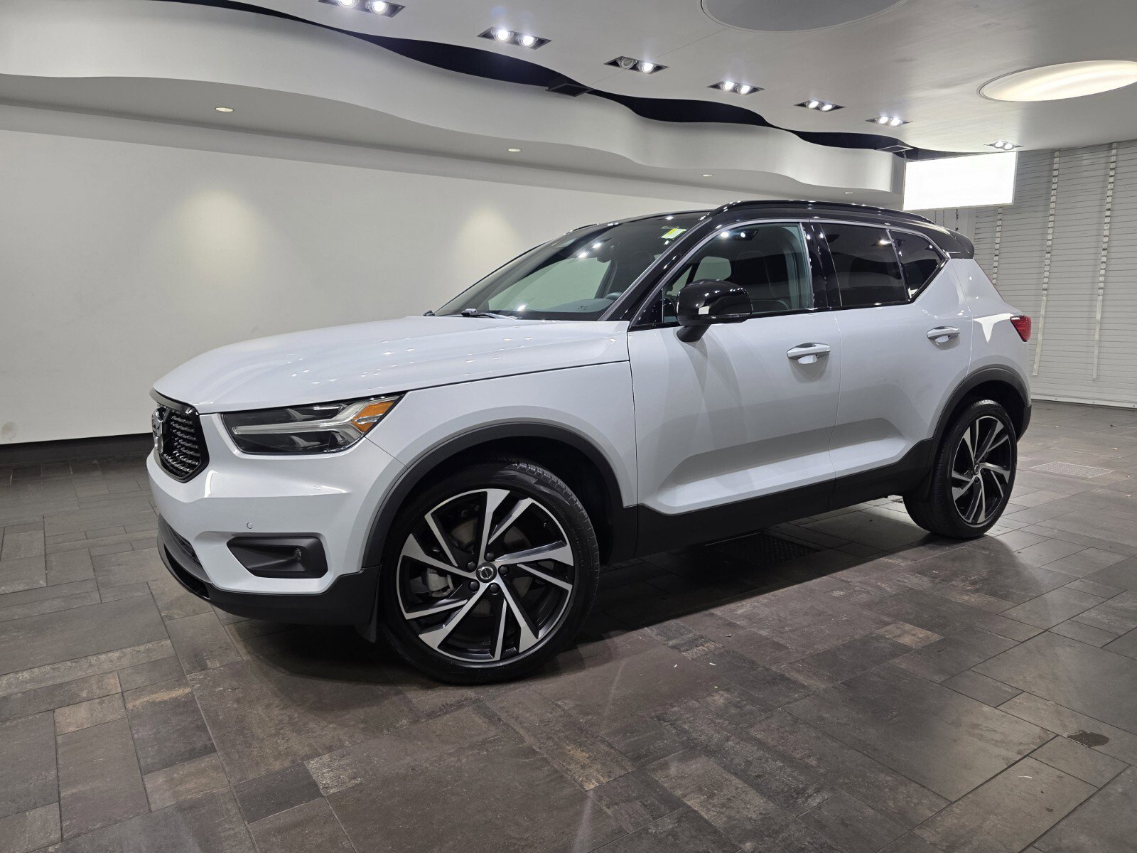 2021 Volvo XC40 R-Design
