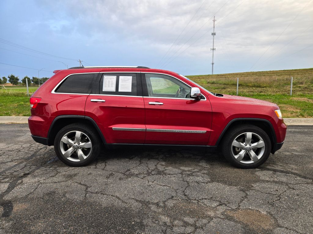 2011 Jeep Grand Cherokee Overland photo 2