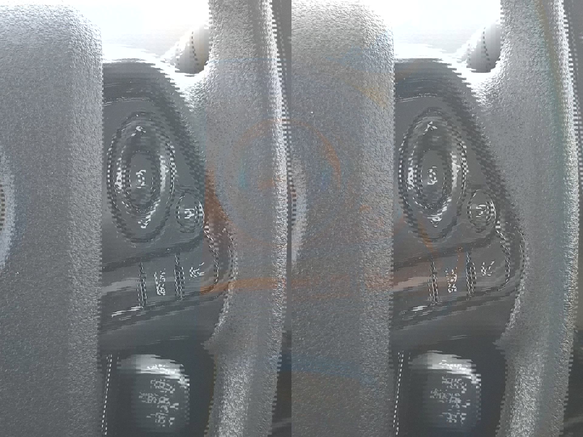 2022 Toyota Prius L photo 27