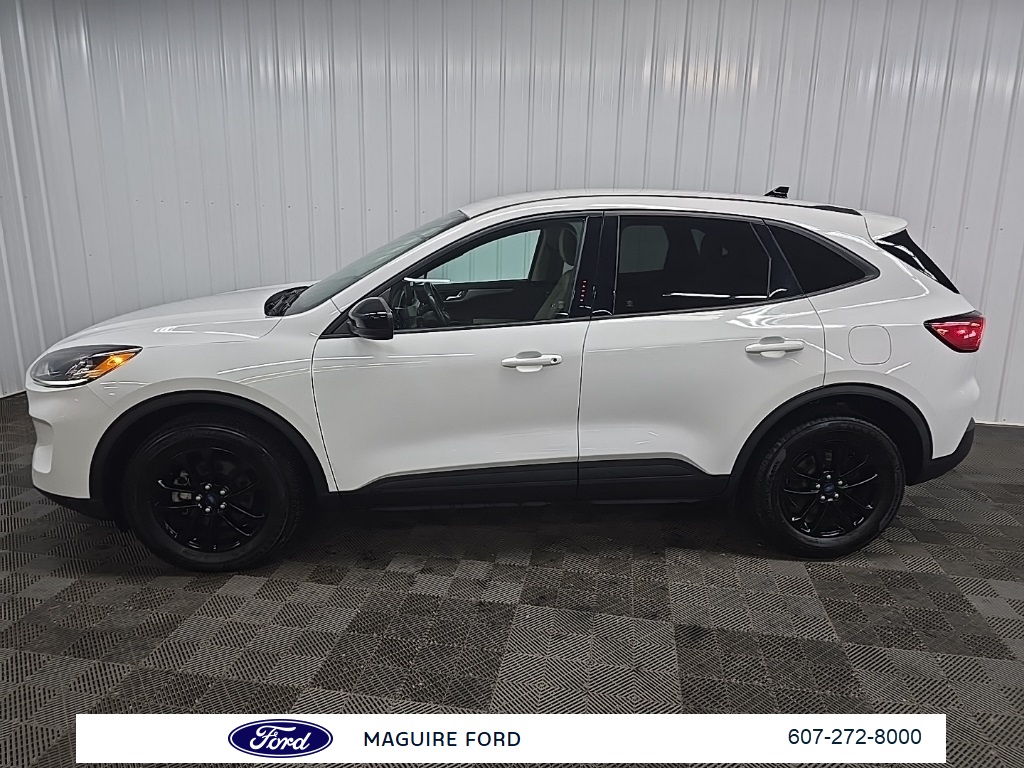 2020 Ford Escape SE Sport Hybrid photo 5