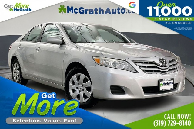 2010 Toyota Camry LE's photo