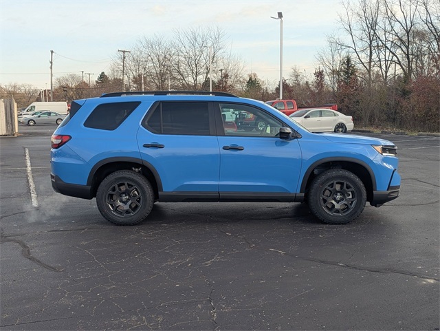 2025 Honda Pilot TrailSport photo 3