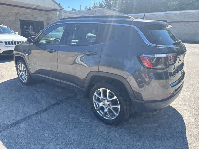 2023 Jeep Compass Latitude Lux photo 3