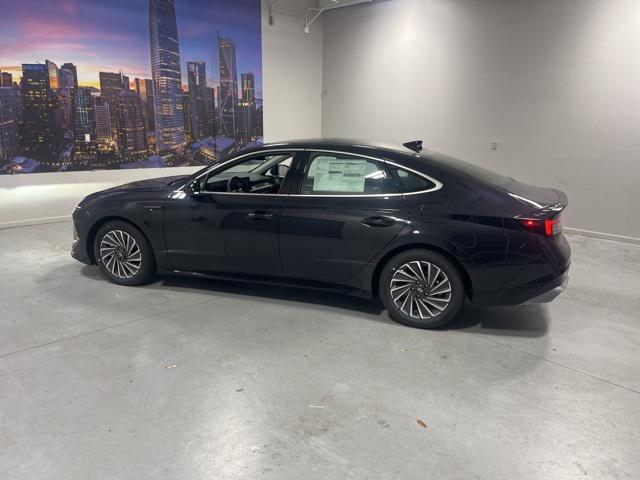 2025 Hyundai Sonata Hybrid Limited photo 4