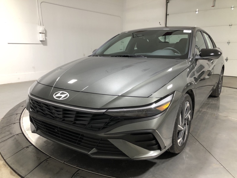 2025 Hyundai Elantra SEL Sport photo 3