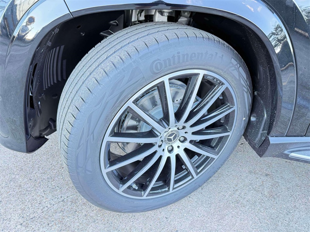 2026 Mercedes Benz GLS 450 4MATIC photo 3