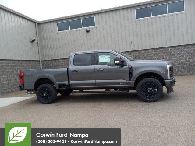 2025 Ford F-350 Lariat photo 2