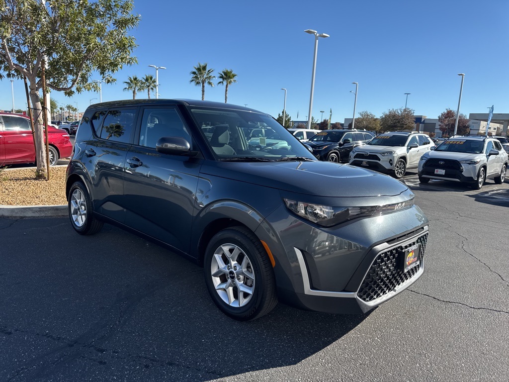 2024 Kia Soul LX photo 3