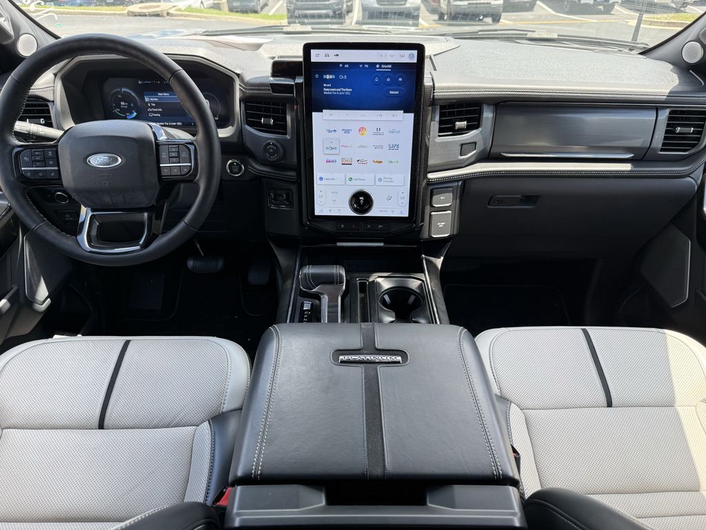 2023 Ford F-150 Lightning Platinum photo 2