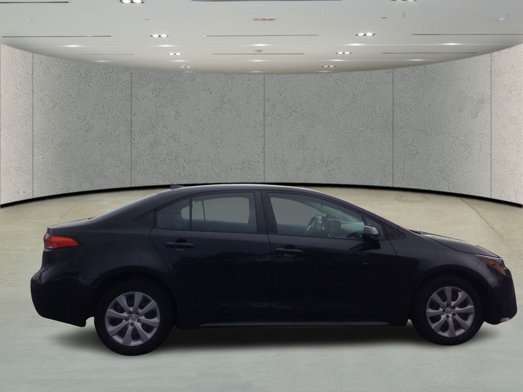 2024 Toyota Corolla LE photo 4