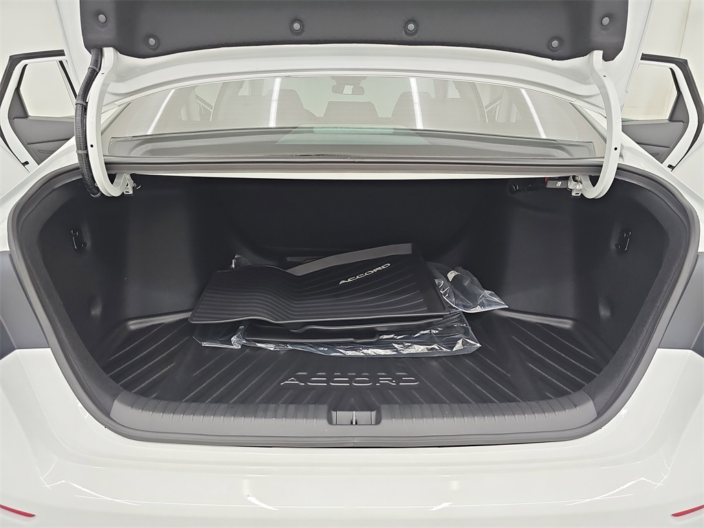 2025 Honda Accord LX photo 14