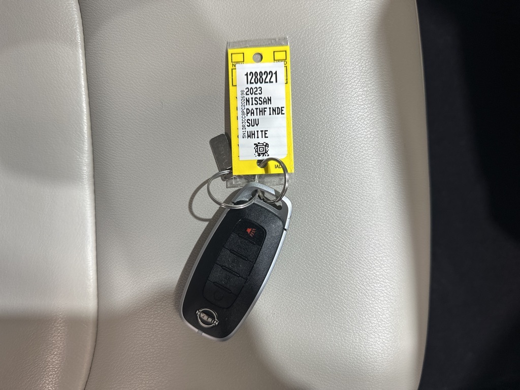 2023 Nissan Pathfinder SL photo 16