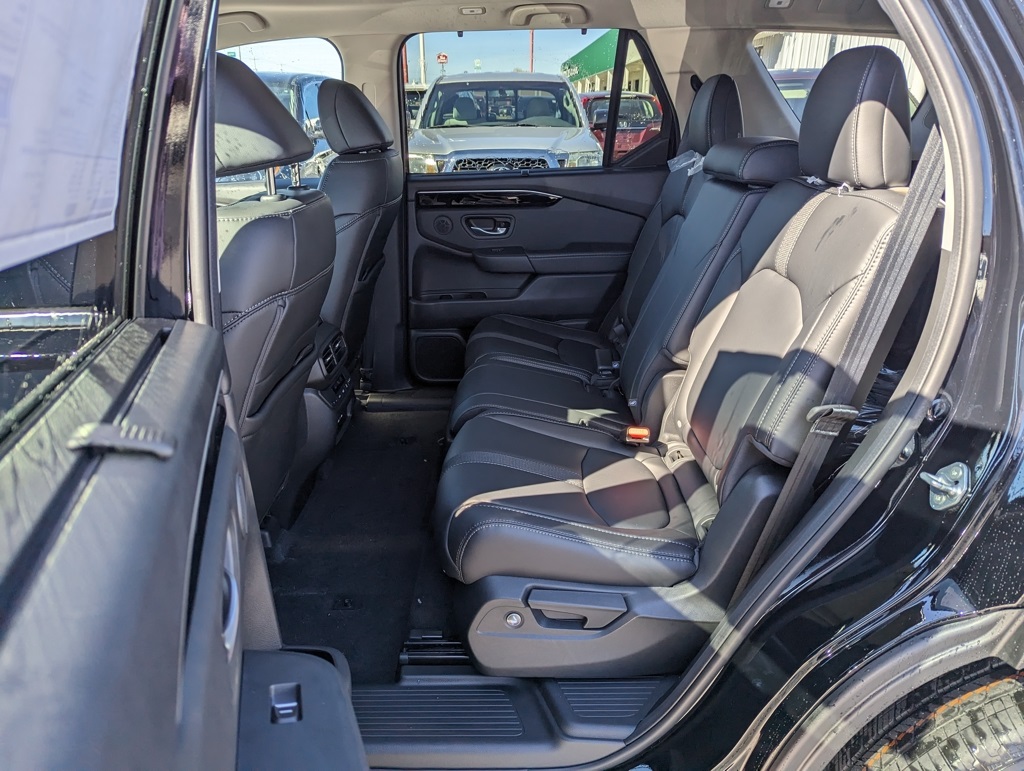 2025 Honda Pilot Touring photo 9