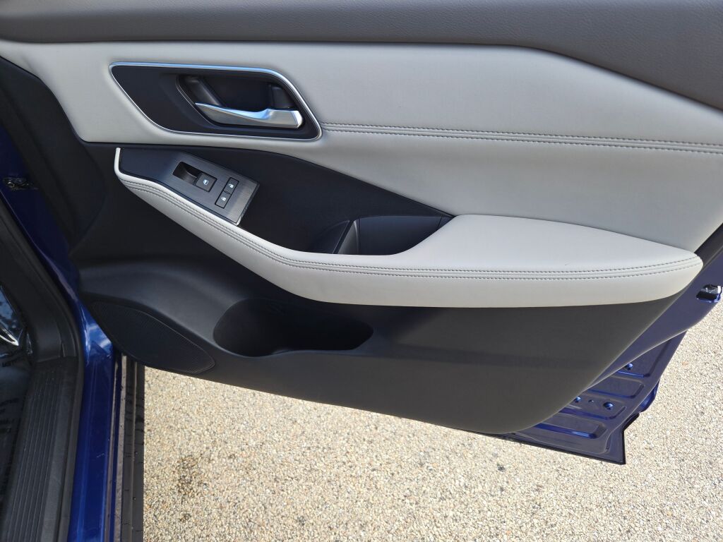 2021 Nissan Rogue SV photo 4