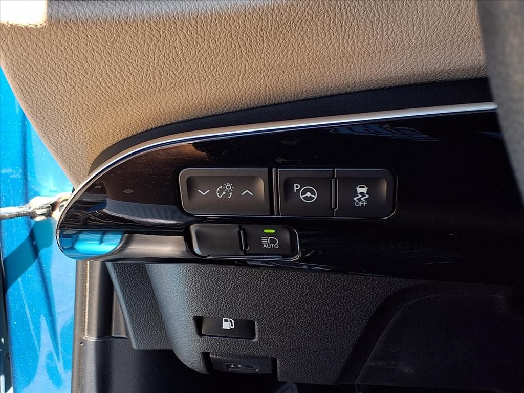 2019 Toyota Prius LE photo 12