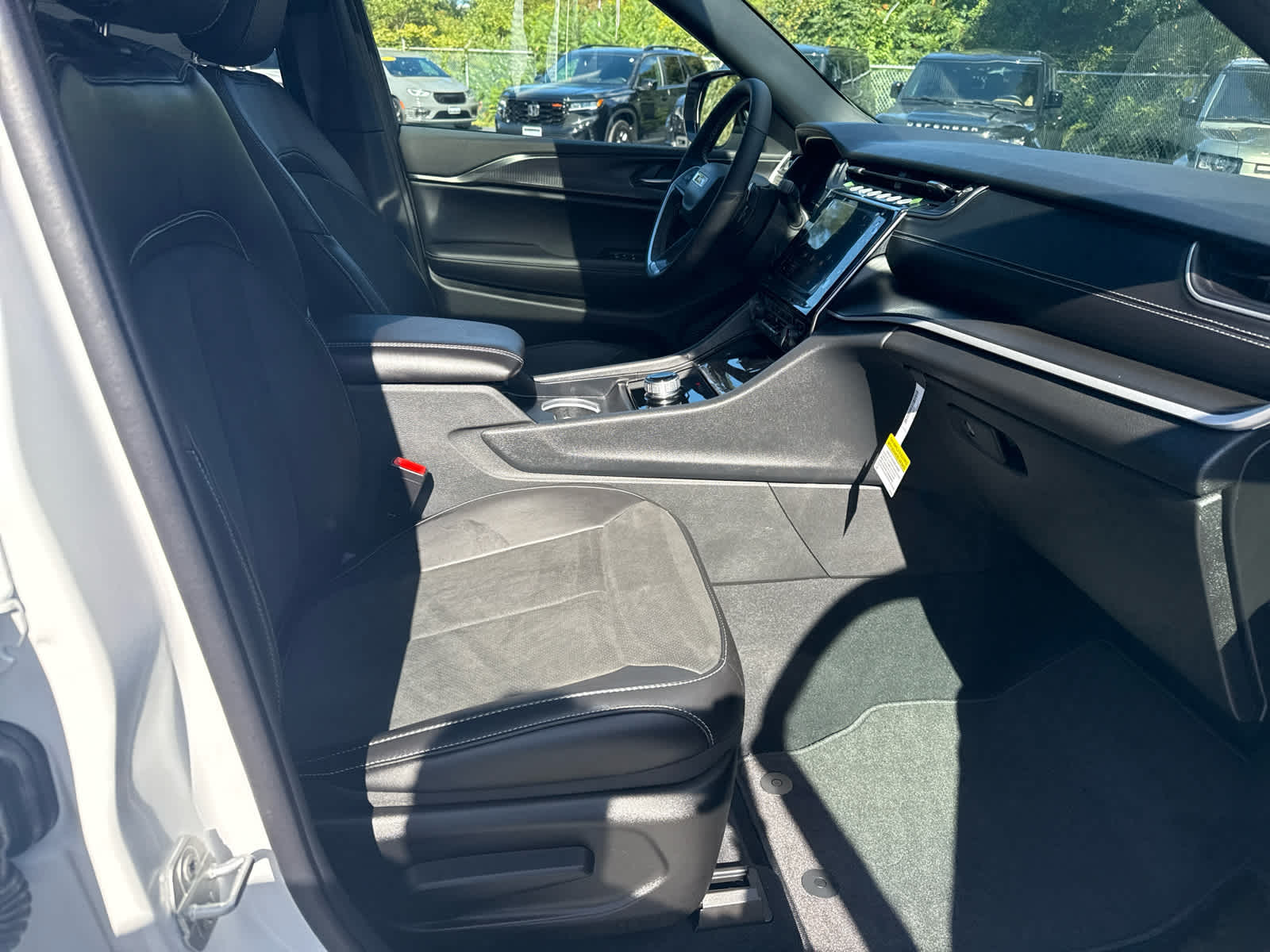 2025 Jeep Grand Cherokee Altitude photo 23