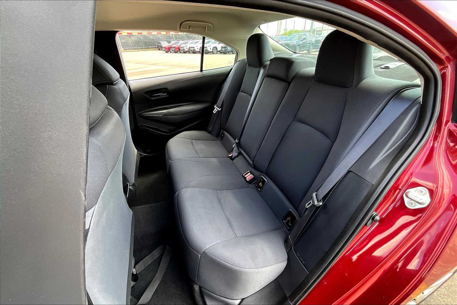 2022 Toyota Corolla LE photo 19