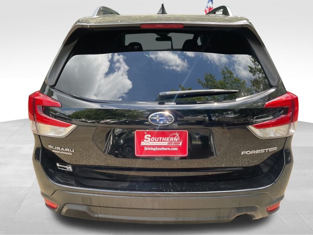 2021 Subaru Forester Premium photo 4