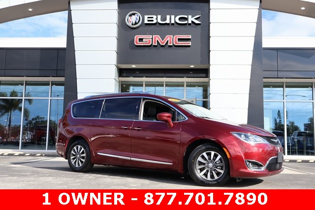 2020 Chrysler Pacifica Touring L Plus's photo