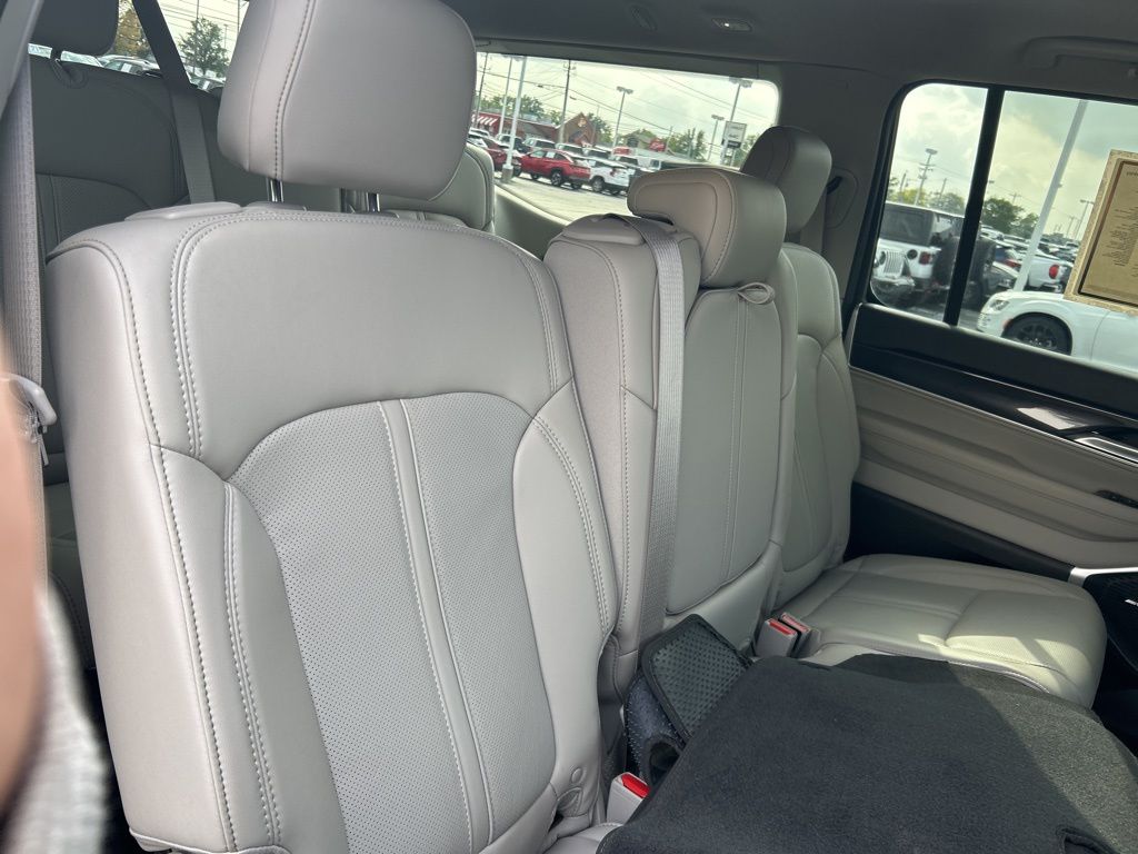 2024 Jeep Wagoneer Base photo 17