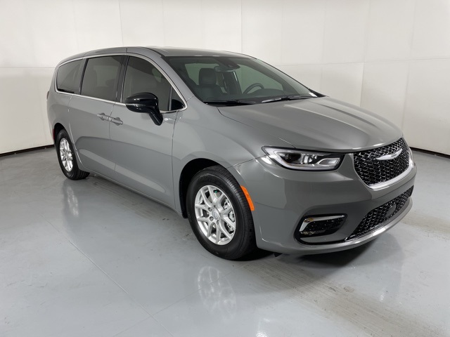 2025 Chrysler Pacifica photo 2